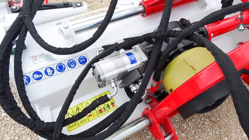 Mulcher GIEMME Modell VFLU 125 mit hydraulischer Verschiebung und Schwenkscheibe
